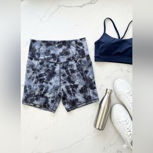 Athleta Salutation II Stash High Rise 7" Biker Shorts - Tie Dye - Size Medium